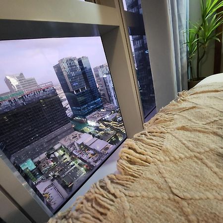 Luxestaysmnl Coastal Chic Netflx 380Mbps Pool Bgc 马尼拉 外观 照片