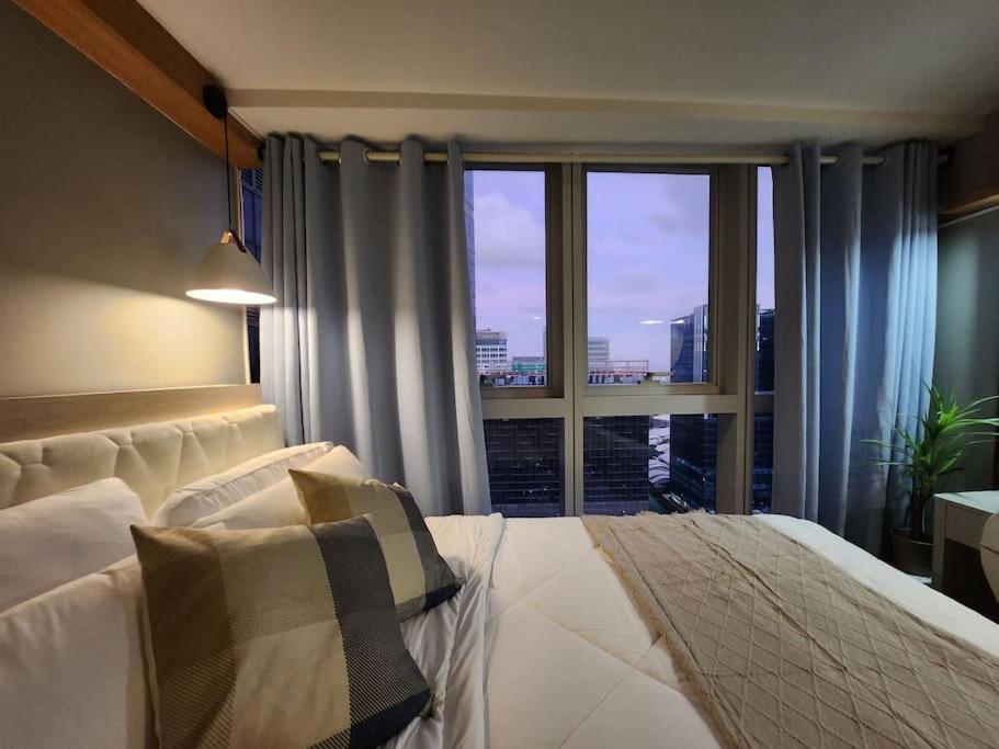 Luxestaysmnl Coastal Chic Netflx 380Mbps Pool Bgc 马尼拉 外观 照片