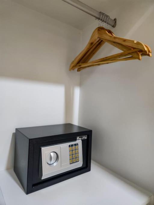 Luxestaysmnl Coastal Chic Netflx 380Mbps Pool Bgc 马尼拉 外观 照片