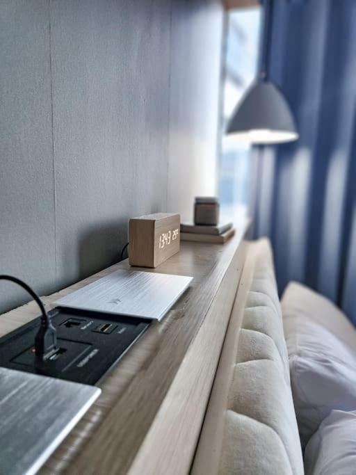 Luxestaysmnl Coastal Chic Netflx 380Mbps Pool Bgc 马尼拉 外观 照片